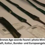 Découverte fascinante: près de 8 000 pièces de monnaie médiévales et 7 épées de l'Âge de Bronze déterrées en Allemagne