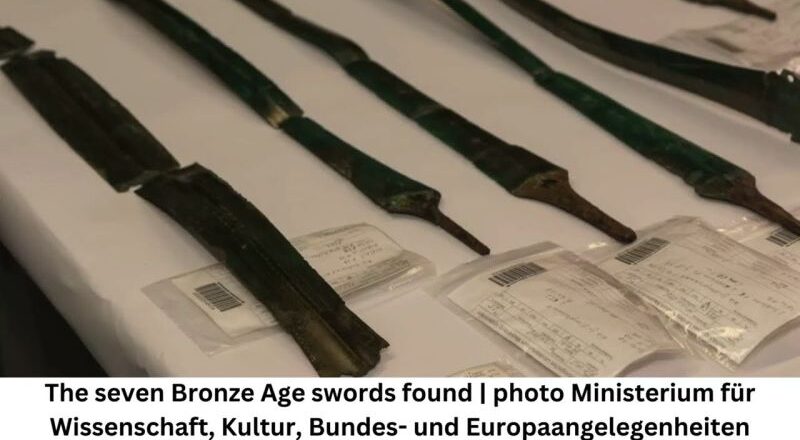 Découverte fascinante: près de 8 000 pièces de monnaie médiévales et 7 épées de l’Âge de Bronze déterrées en Allemagne