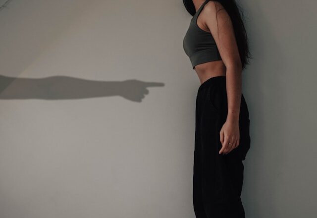 Comment et pourquoi les adolescents manipulent leurs parents