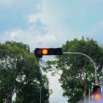 Pourquoi les Feux de Signalisation sont Horizontaux Explication et Curiosités Routières