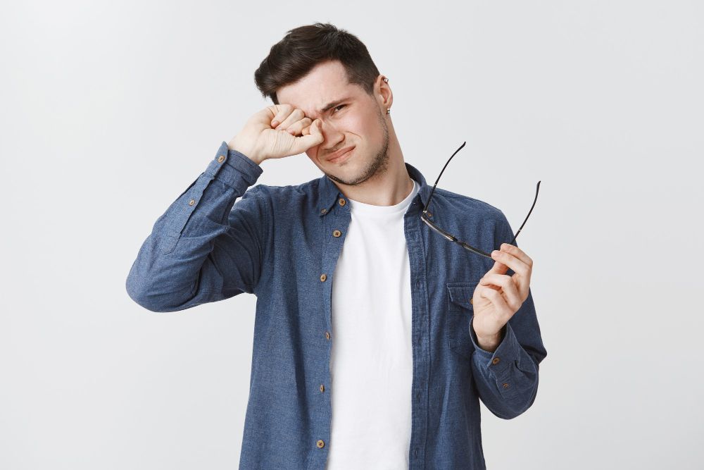 Pression oculaire pourquoi la hauteur de votre oreiller pourrait abîmer vos yeux