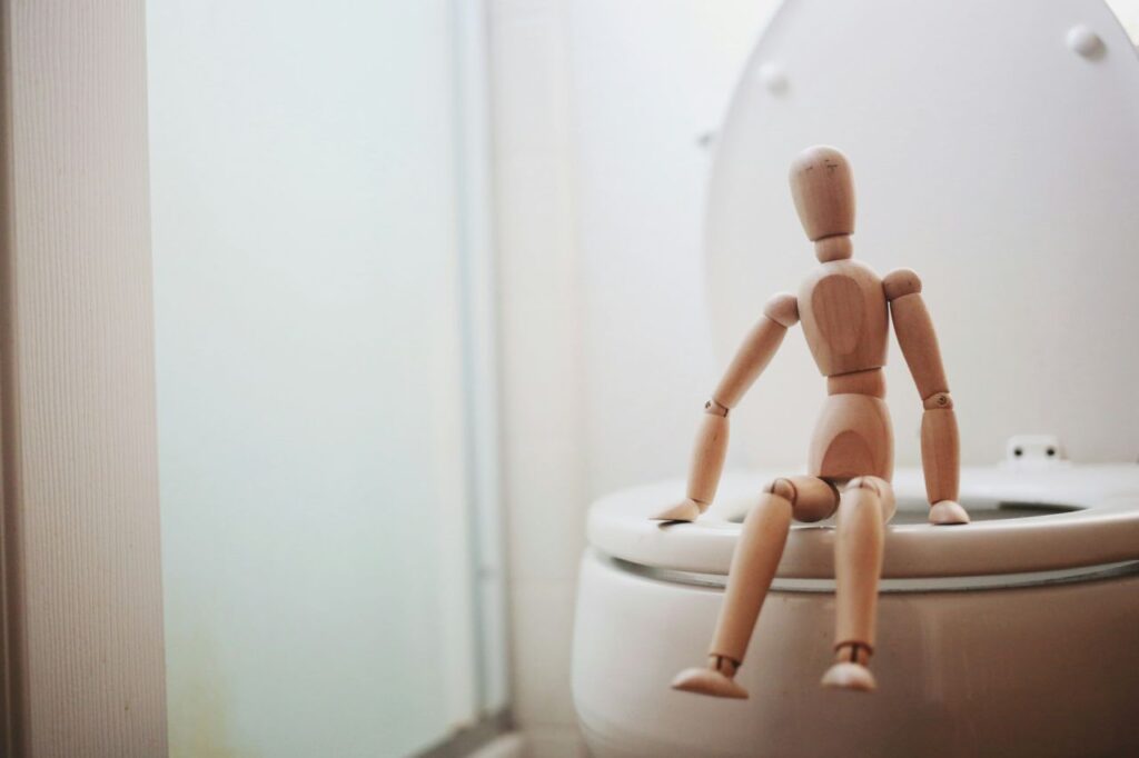 Scroller aux toilettes : l'habitude anodine qui malmène votre corps 1 Scroller aux toilettes : l'habitude anodine qui malmène votre corps