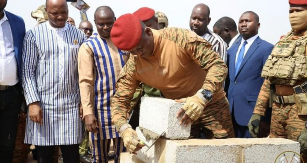 Le joyau du Burkina Faso : une raffinerie d’or historique ouvre ses portes en 2024 !