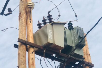 Bamenda: les habitants de Mile 4 déplorent les coupures de courant continues, étouffant leurs activités