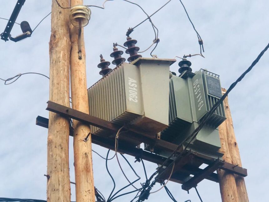 Bamenda: les habitants de Mile 4 déplorent les coupures de courant continues, étouffant leurs activités Bamenda: les habitants de Mile 4 déplorent les coupures de courant continues, étouffant leurs activités