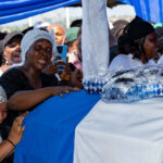 Funérailles des soldats tombés au combat le 26 novembre à Freetown et arrestation présumée du meneur du coup d&rsquo;État: Nouvelles chocs