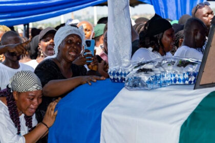 Funérailles des soldats tombés au combat le 26 novembre à Freetown et arrestation présumée du meneur du coup d&rsquo;État: Nouvelles chocs