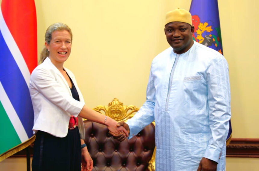 Le Président Barrow accueille trois nouveaux diplomates: renforcement des relations internationales