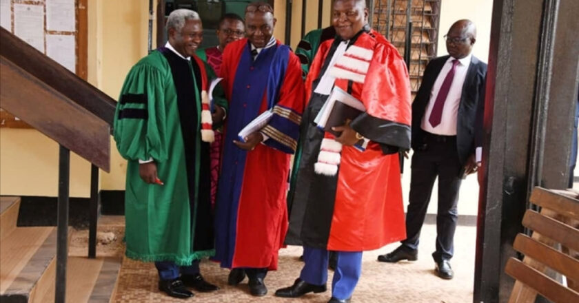 Le Président Touadera dirige le jury d’une thèse de doctorat à l’Université de Bangui : un événement majeur pour la recherche en RCA