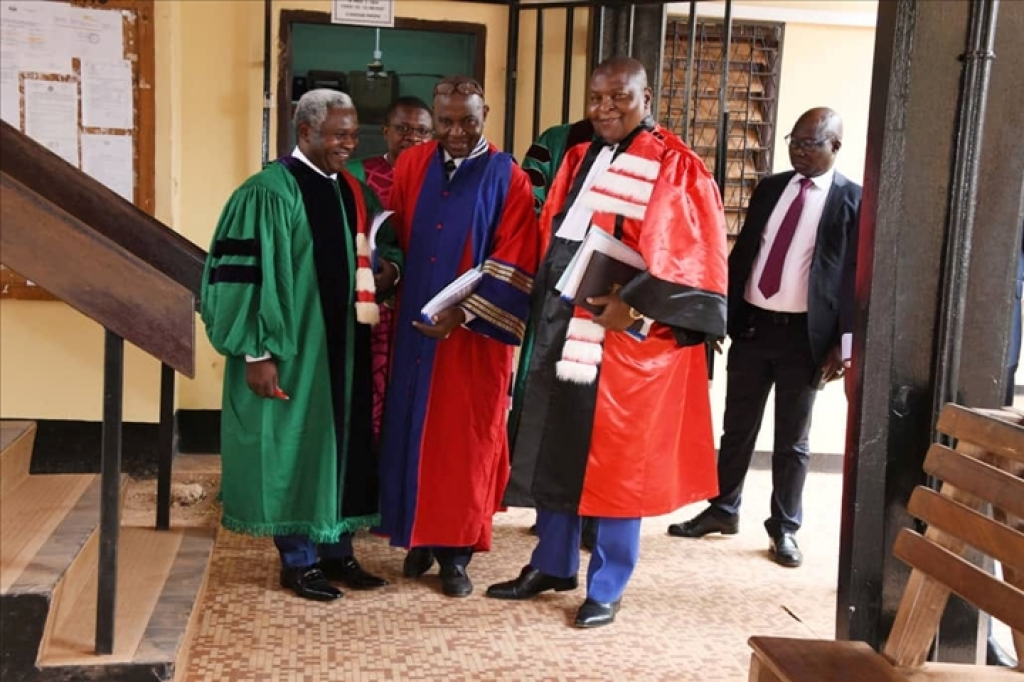 Le Président Touadera dirige le jury d'une thèse de doctorat à l'Université de Bangui : un événement majeur pour la recherche en RCA