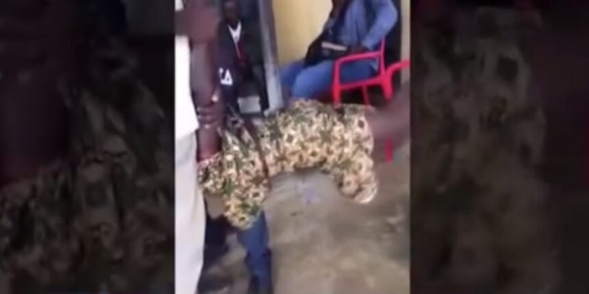 Famille incestueuse: les coups pleuvent sur la fille qui couche avec son père et ses frères