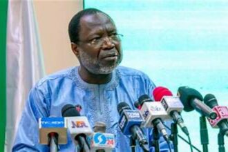 Sauvegarder la démocratie : le président de la Commission de la CEDEAO appelle à des actions concrètes