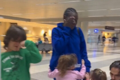 Émouvant : une nourrice kenyane quitte le Liban dans une scène bouleversante