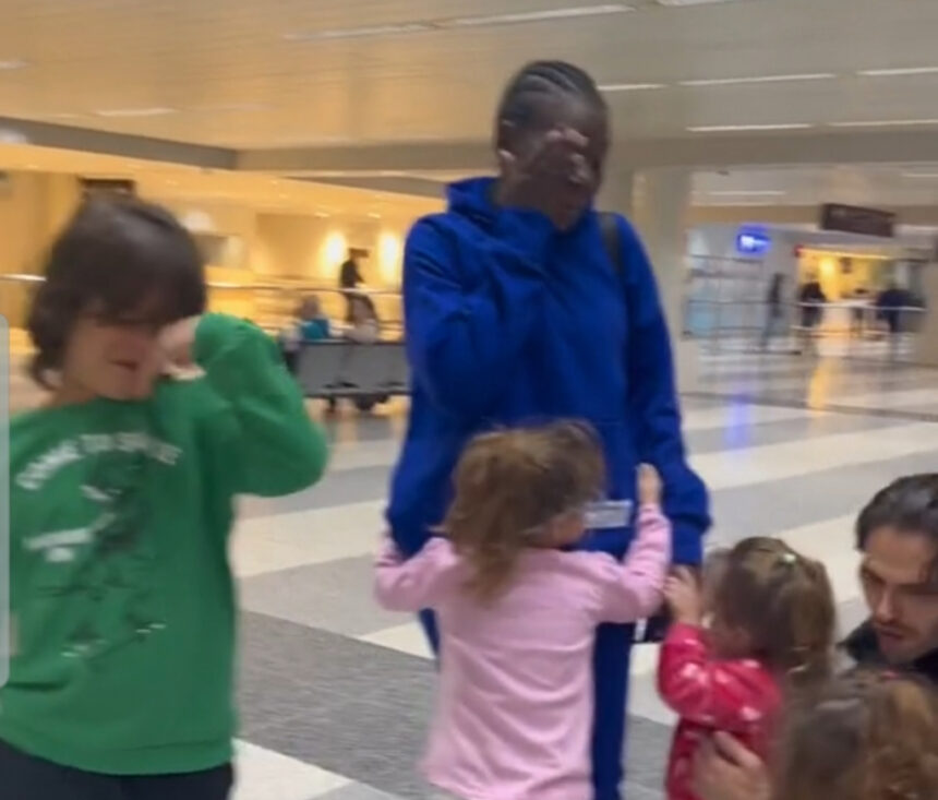 Émouvant : une nourrice kenyane quitte le Liban dans une scène bouleversante Émouvant : une nourrice kenyane quitte le Liban dans une scène bouleversante