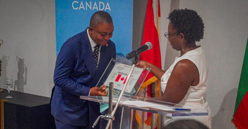 Célèbre défenseur des droits, Me. Ewule Lyonga, remporte un prestigieux prix canadien.