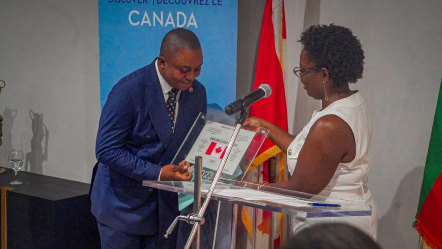 Célèbre défenseur des droits, Me. Ewule Lyonga, remporte un prestigieux prix canadien.