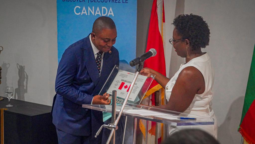 Célèbre défenseur des droits, Me. Ewule Lyonga, remporte un prestigieux prix canadien.