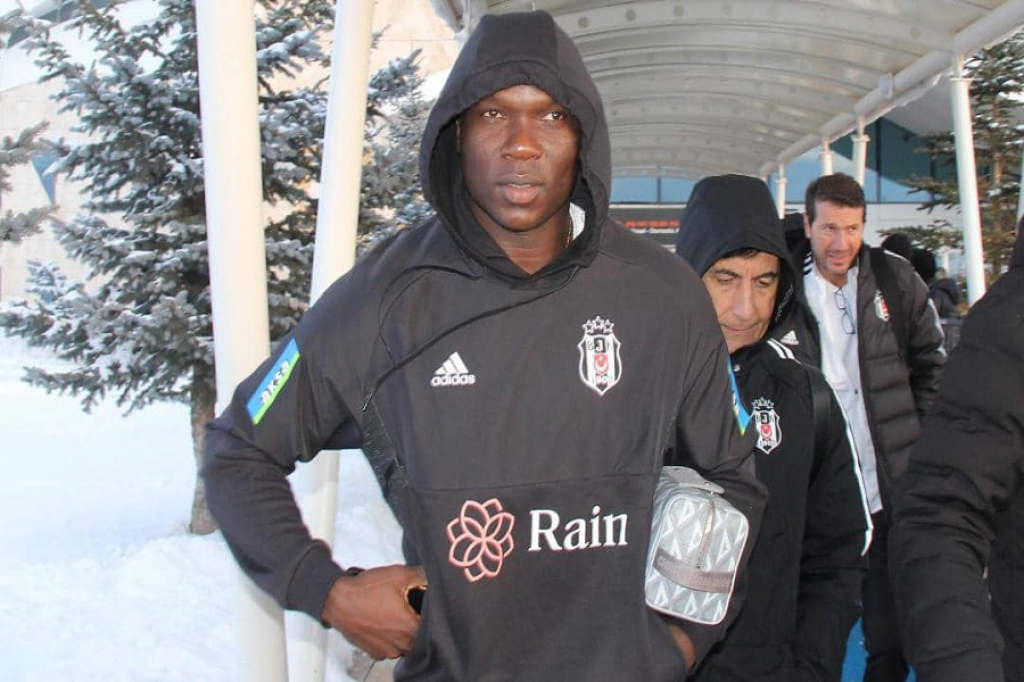 Besiktas élimine Onana et Aboubakar pour leur performance décevante en Championnat de Turquie