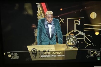 Coup de foudre au CAF Awards 2023 : Victor Osimhen sacré Joueur de l&rsquo;année !