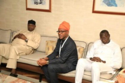 Barrow Appelle les Gambiens au Nigeria à Investir Chez Eux: Stimulez le Développement Économique avec Vos Investissements