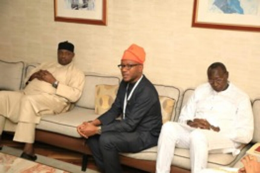 Barrow Appelle les Gambiens au Nigeria à Investir Chez Eux: Stimulez le Développement Économique avec Vos Investissements