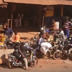 Crise du carburant à Bamboutos : Les files d&rsquo;attente s&rsquo;allongent alors que les usagers se disputent la première place