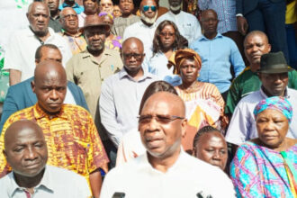 Gaz lacrymogène: l&rsquo;arme des forces de sécurité pour empêcher les députés d&rsquo;entrer au Parlement