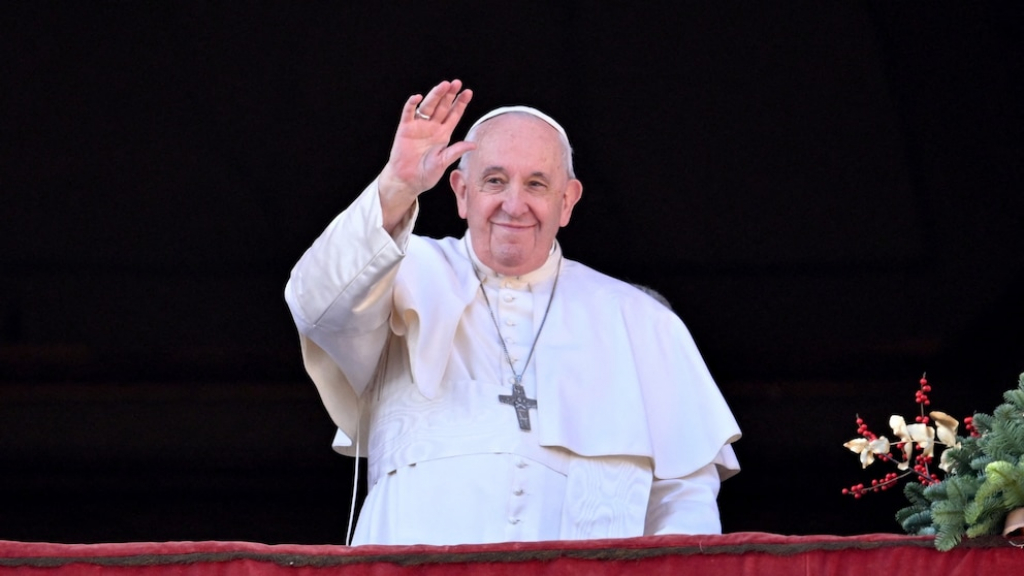 Le Pape François autorise les bénédictions de couples de même sexe