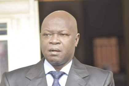 Journaliste condamné à une amende pour avoir battu sa petite amie