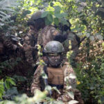 300 parachutistes envahissent le ciel de Yamoussoukro ce vendredi – une démonstration de force et de défense