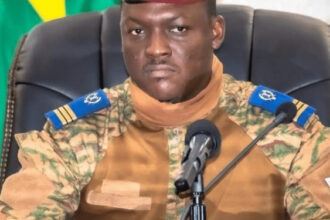 Quatre fonctionnaires français arrêtés à Ouagadougou : les dessous d’une affaire intrigante au Burkina Faso