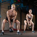 Le swing kettlebell : l’exercice ultra-efficace qui sculpte tout votre corps (sans que vous le réalisiez)