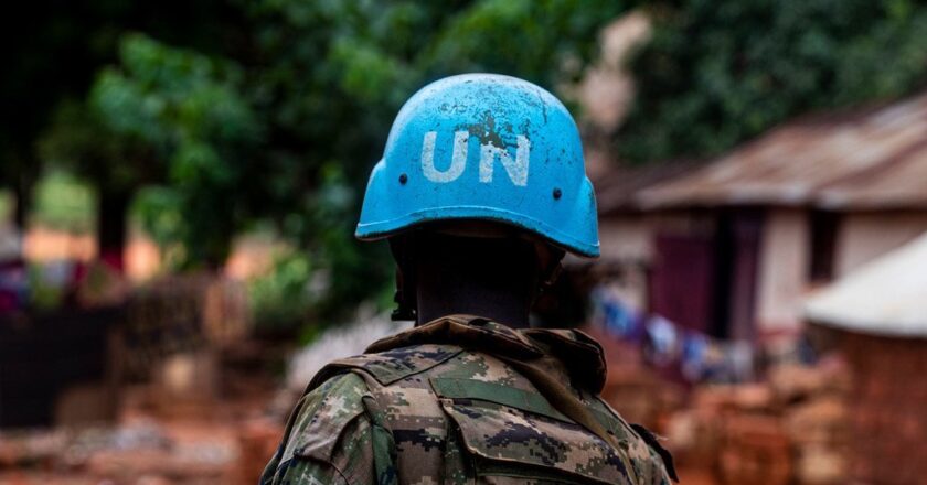 Renforcement de la sécurité : les casques bleus de la MINUSCA arrivent à Nzakoundou en Centrafrique pour faciliter l’accès humanitaire