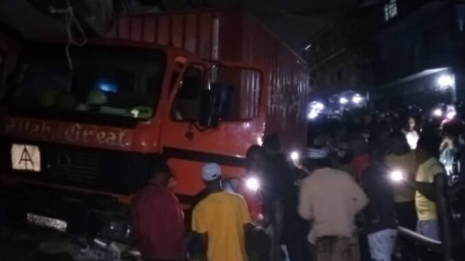 Tragédie en Sierra Leone : Conteneur tombe du camion et écrase plusieurs personnes