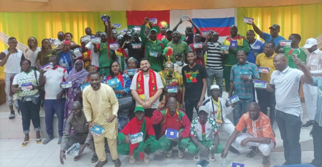 CAN Côte d’Ivoire 2023 : Formation en secourisme pour les supporters des Étalons avant leur départ, dispensée par un médecin russe au Burkina Faso