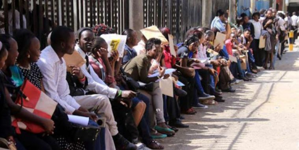 Tragédie au Kenya : une Diplômé universitaire se suicide après 500 refus de travail