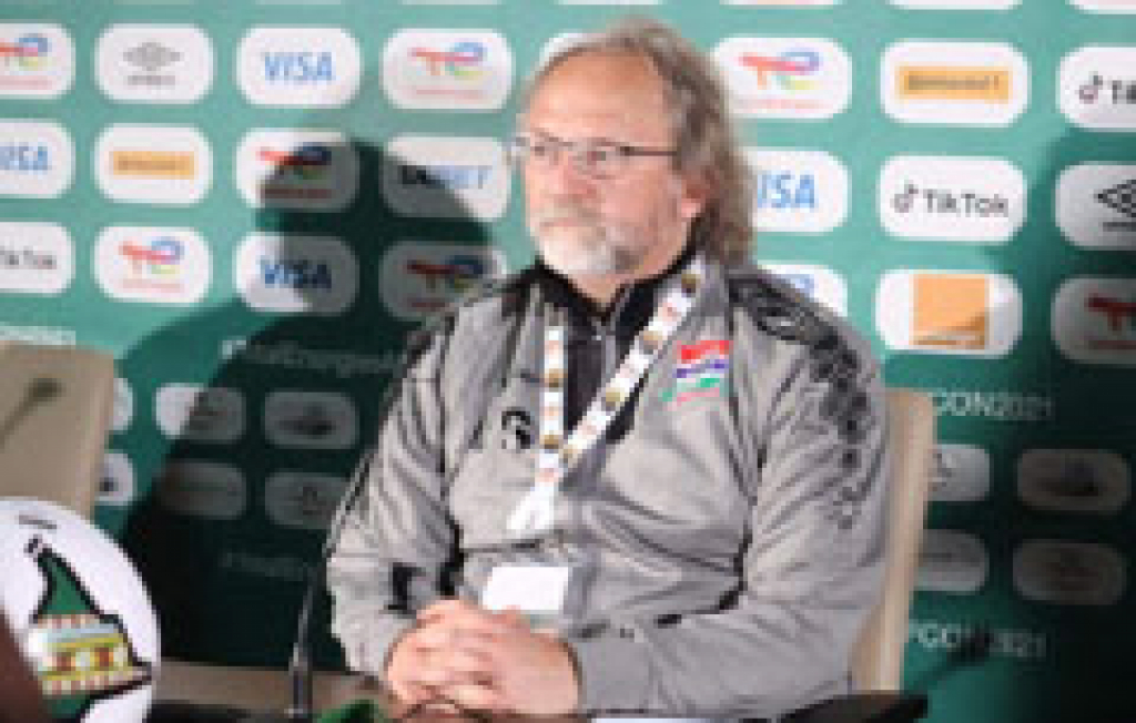 Tom Sainfeit démissionne en tant qu'entraîneur de Gambie