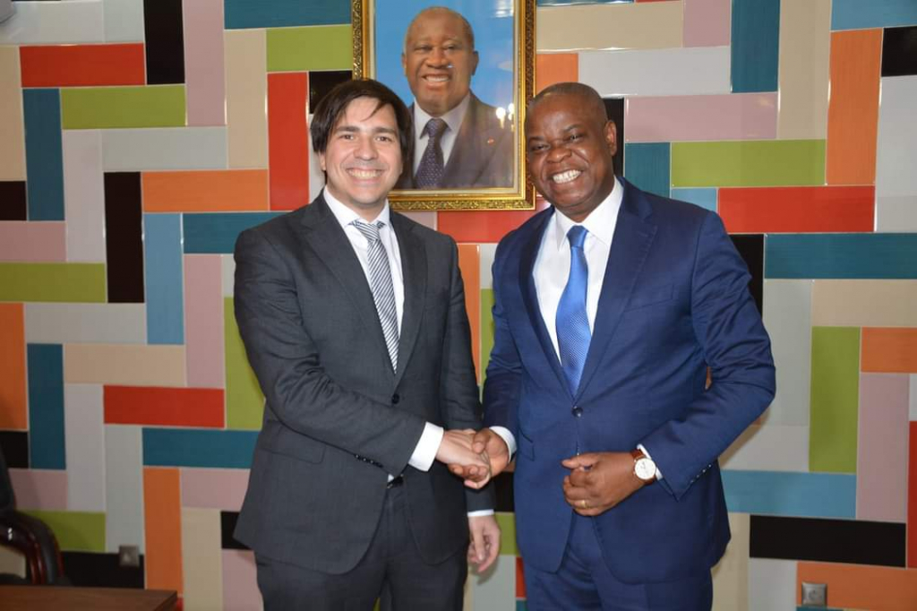 Côte d'Ivoire : Consultations avec le parti de Laurent Gbagbo pour l'élection présidentielle 2025 - Les investisseurs américains s'impliquent dans la politique ivoirienne