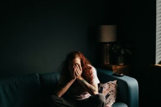 Il m&rsquo;épouse, il me donne l&rsquo;enfant puis il nous jette pour une petite