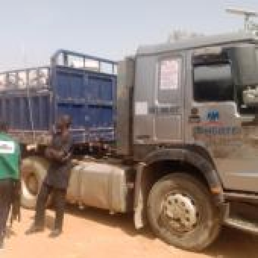 L'armée nigériane intercepte 2 camions Dangote et 3 autres transportant des marchandises interdites vers le Cameroun