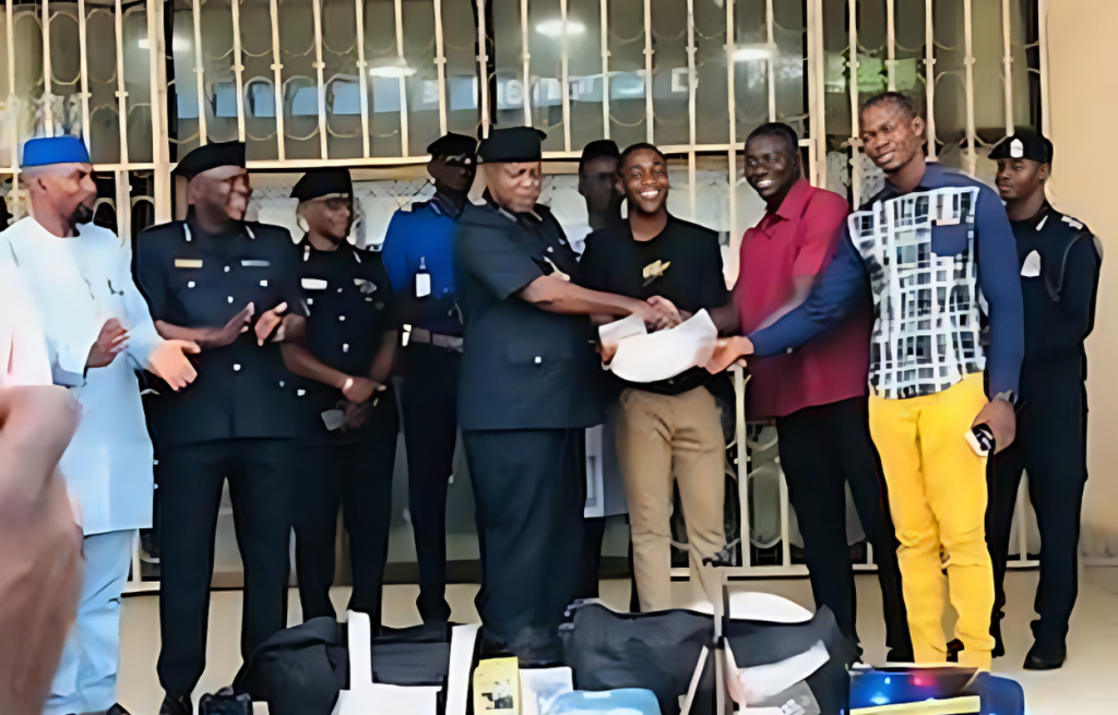 Nouveau Matériel de Pointe pour la Police Gambienne - Enquêtes et Gestion de la Criminalité Renforcées