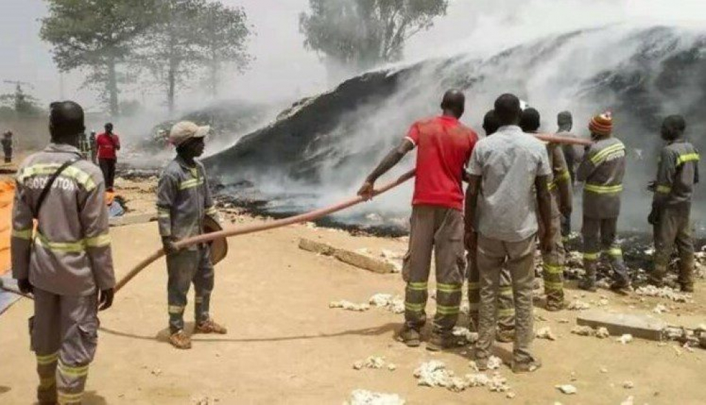 Énorme incendie chez Sodecoton : 1500 tonnes de coton ravagées