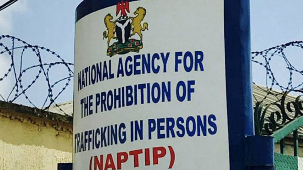 NIGERIA: Arrestation de deux femmes par la NAPTIP pour trafic d'un bébé de 3 mois à Ekiti pour 2 millions d'euros - Un scandale choquant