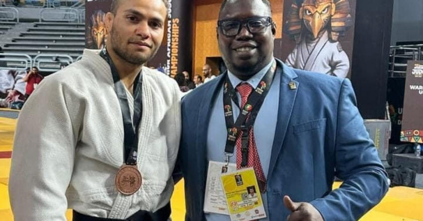 La réaction émouvante du judoka gambien Njie après sa médaille de bronze au Caire