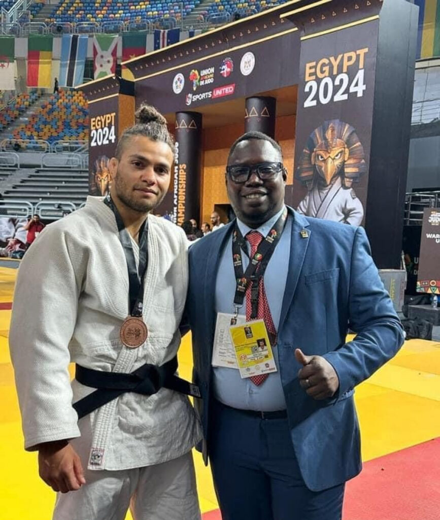 La réaction émouvante du judoka gambien Njie après sa médaille de bronze au Caire