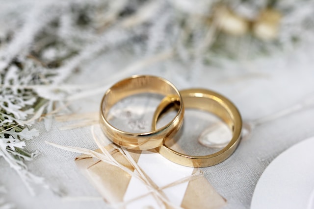 Un pasteur conseille aux célibataires de laisser leur futur époux garder l'anneau jusqu'à ce qu'il ait une date choisie
