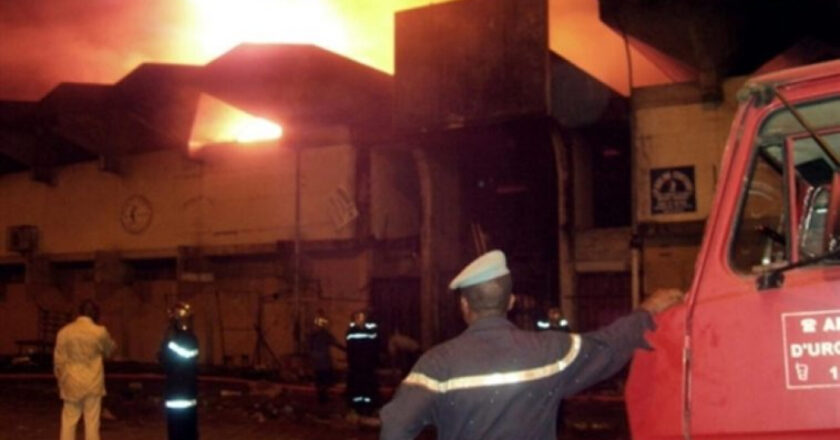 Urgent : Un violent incendie ravage le marché central de Douala