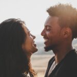 Hypergamie : véritable amour ou simplement par intérêt ? Analyse d&rsquo;une tendance qui divise les célibataires à travers le monde