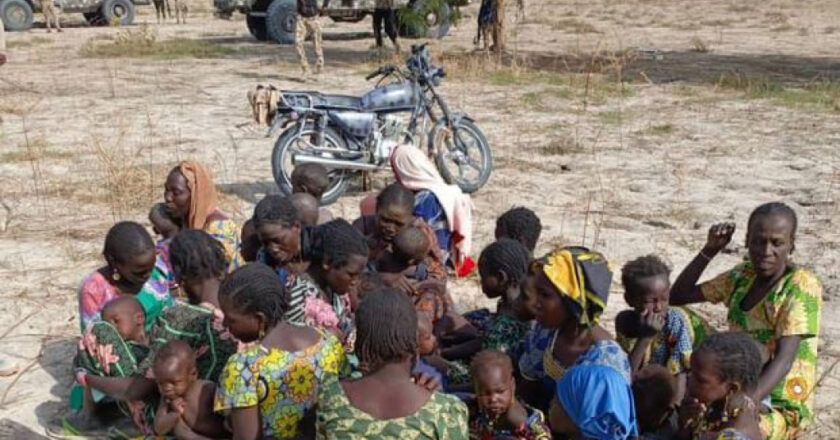 Sauvetage héroïque au Nigéria : 34 femmes et enfants libérés et 3 membres d’ISWAP capturés