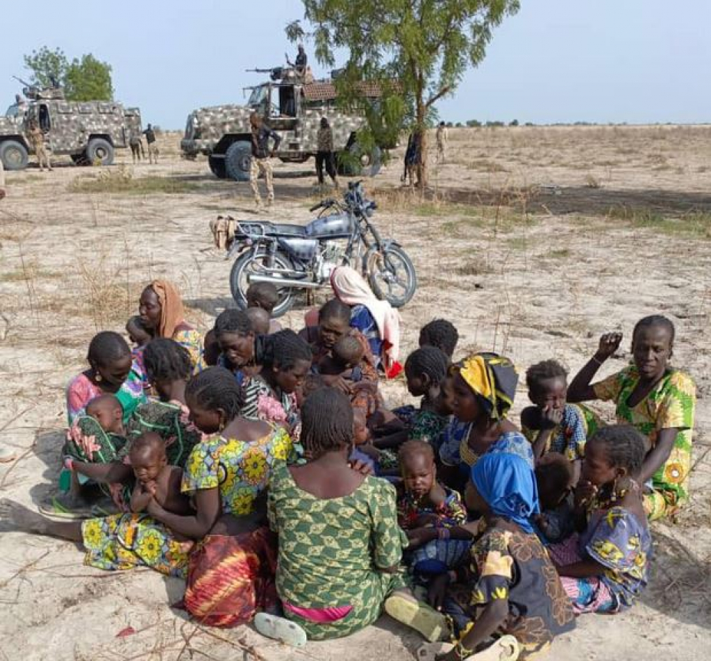 Sauvetage héroïque au Nigéria : 34 femmes et enfants libérés et 3 membres d'ISWAP capturés